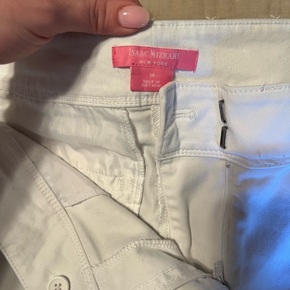 Shorts - Picture 3 of 3